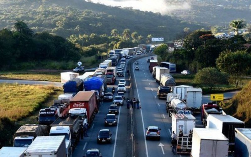 Greve dos caminhoneiros causa queda de 36% nas exportações brasileiras