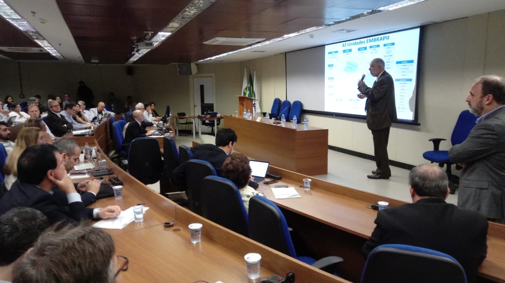Pesquisadores debatem impacto da EMBRAPII no setor industrial brasileiro