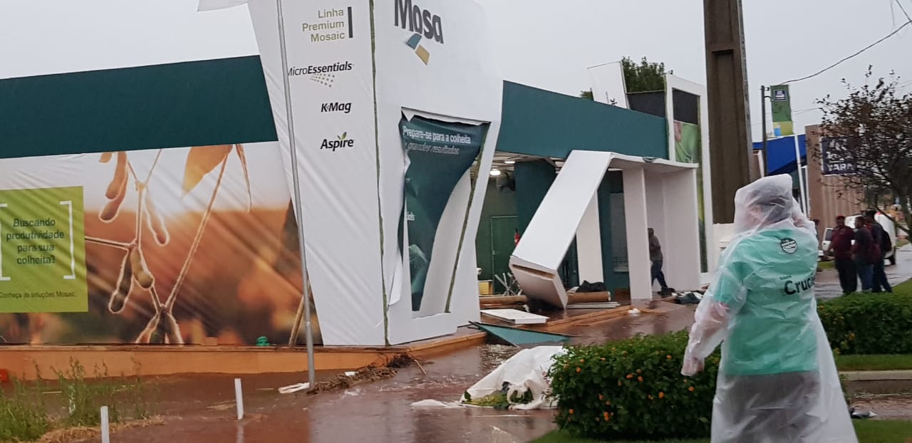 Temporal causa prejuízos no parque da Expodireto