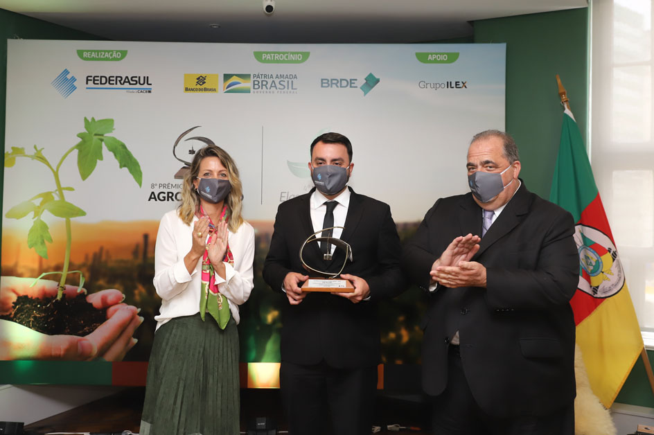 Simbiose recebe prêmio Vencedores do Agro