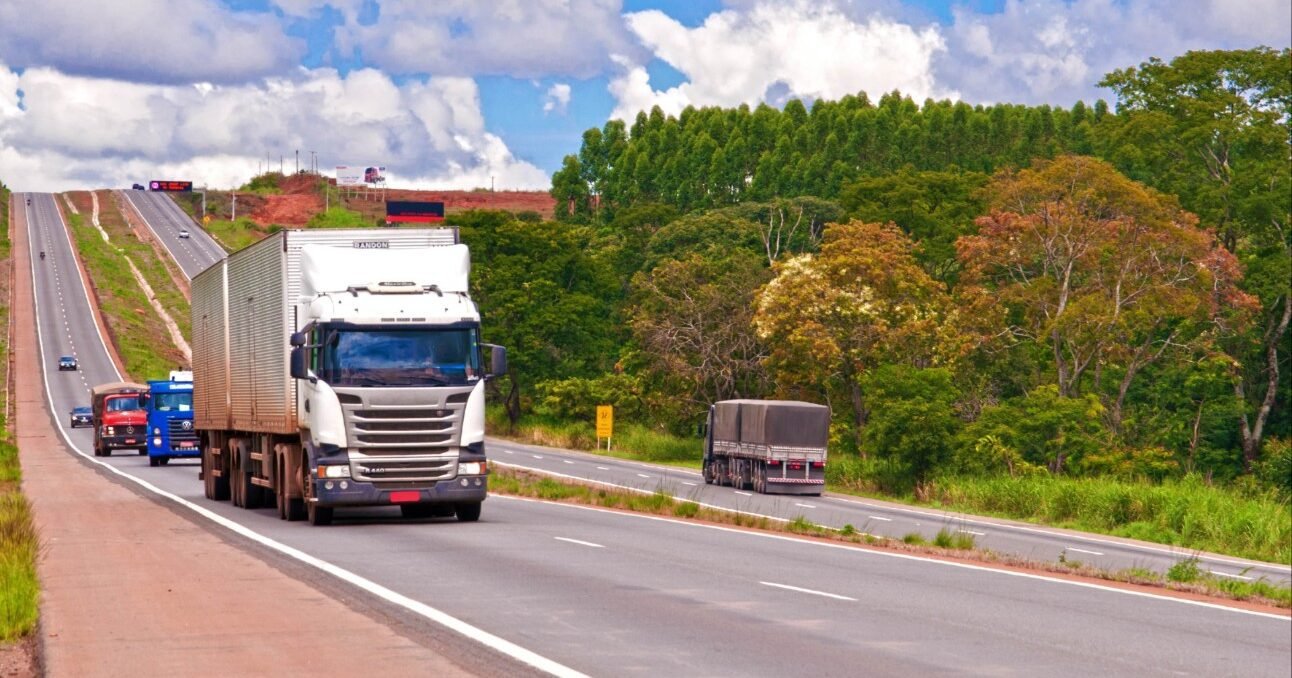 Transportadores do agro apostam na digitalização dos fretes de milho para conter custos, indica