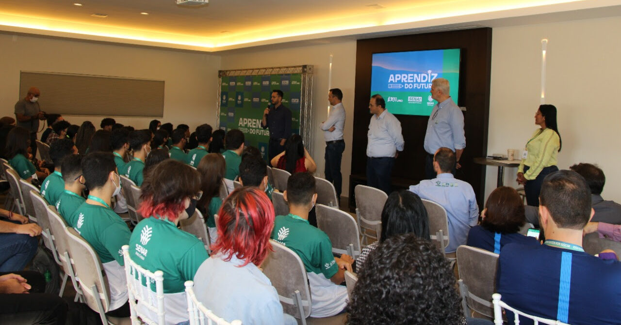 Aprendiz do Futuro capacita 50 jovens para área de tecnologia no agro