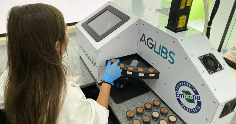 Tecnologia LIBS para medir carbono no solo recebe certificação internacional