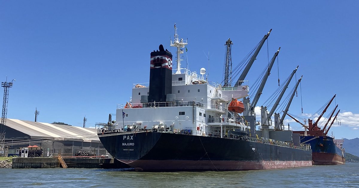 Descarga de fertilizantes se mantém em ritmo acelerado nos portos de Paranaguá e Antonina