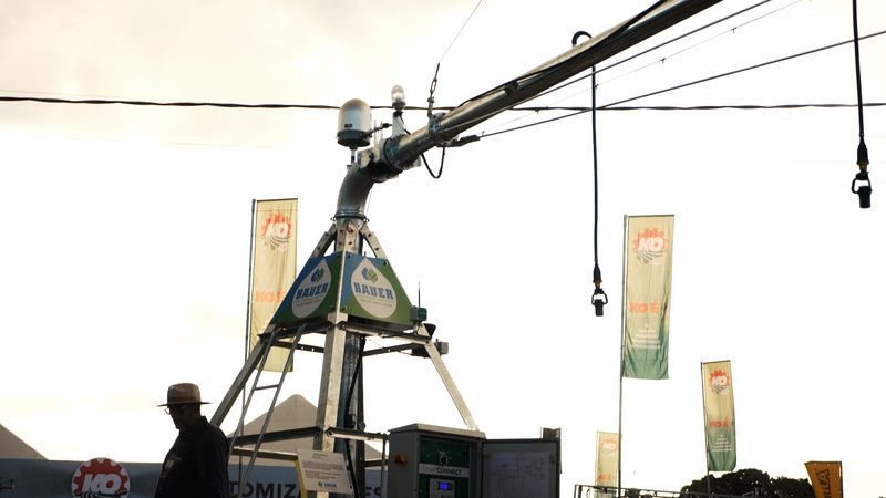 Pivôs de irrigação com alarme anti furto de fábrica e sistema de energia solar com bateria na AgriShow
