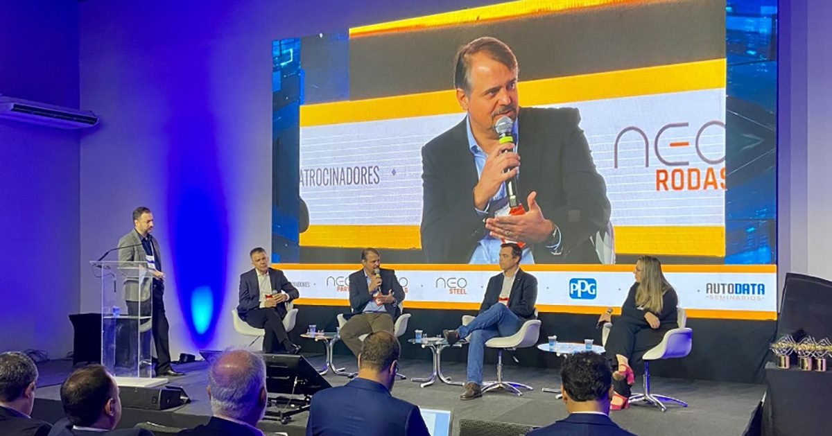 Painel sobre tendências para 2024 no mercado de máquinas agrícolas