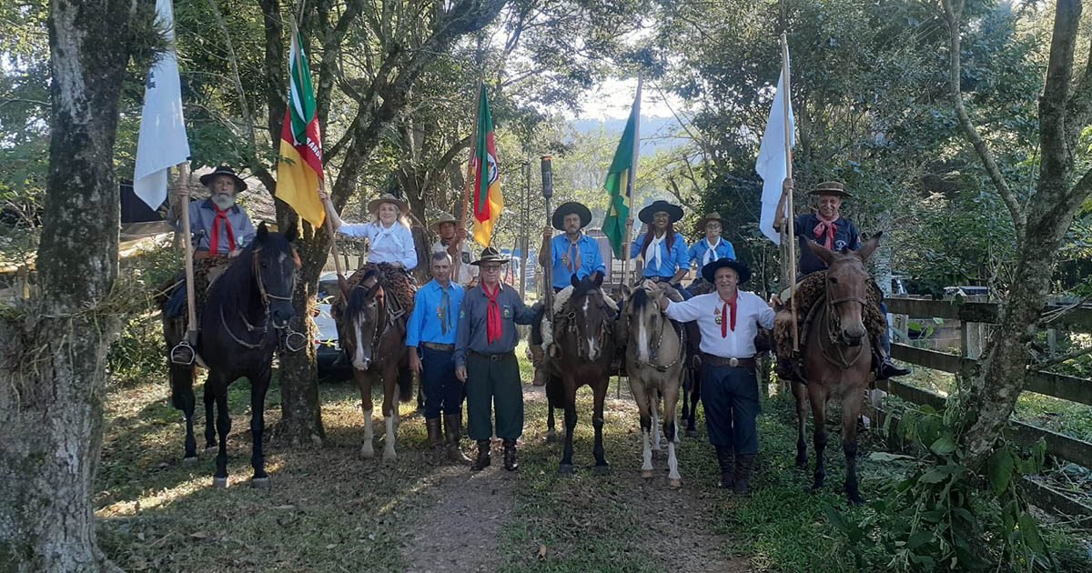 Chama Crioula para a 34ª Festa Campeira do Rio Grande do Sul (FECARS) inicia trajetória rumo a Esteio